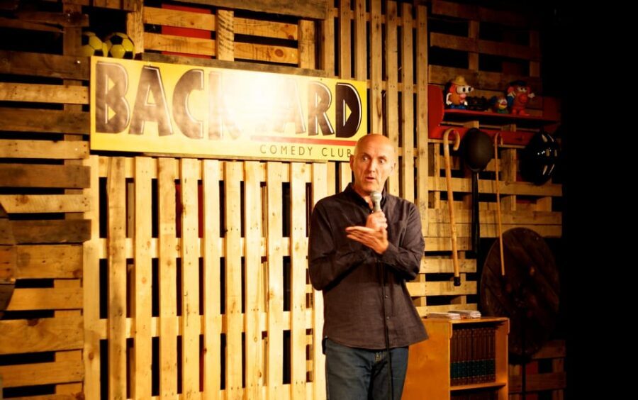 London: Friday Night at The Backyard Comedy Club - Your Friday schedule: what happens from early bar to show end