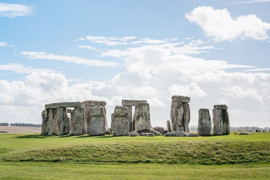 London: Full-Day Windsor, Stonehenge, and Oxford Tour - Coach, headsets, and small-group dynamics