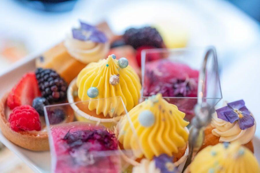 London: Gin and Afternoon Tea Bus Tour with Audio Guide - Where you’ll start: Victoria Coach Station or Trafalgar Square
