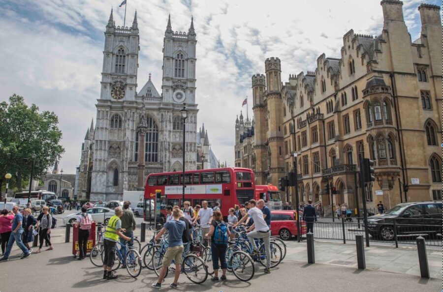 London: Guided Bike Tour of Central London - Horse Guards Parade and Hyde Park: history you can feel