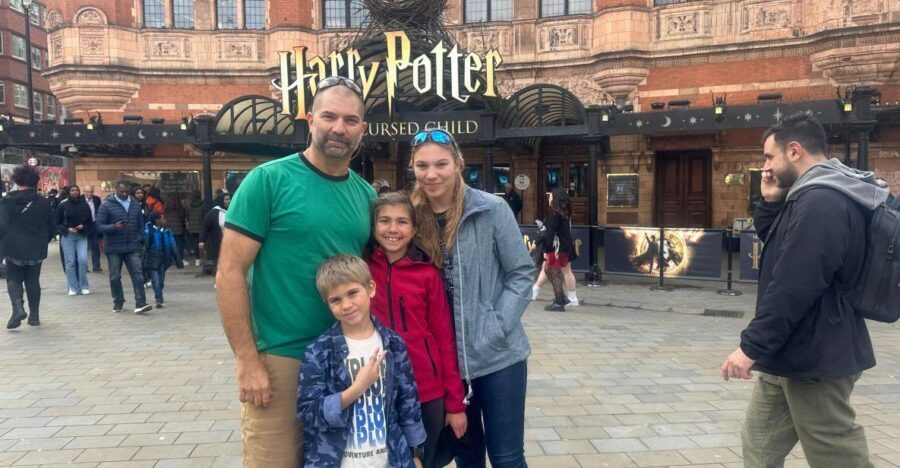London: Harry Potter Black Cab Tour with Hotel Pick Up - Kings Cross Platform 9 3/4: Photos and Quick Imagination