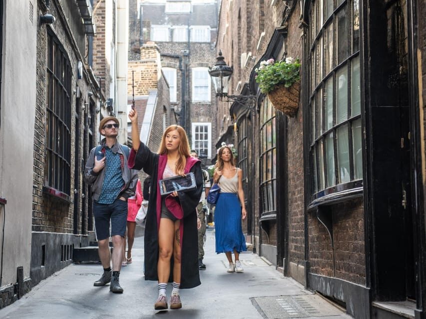 London: Harry Potter Tour and London Bridge Tombs Experience - The wizard film stops: how the walk stays fun, not frantic