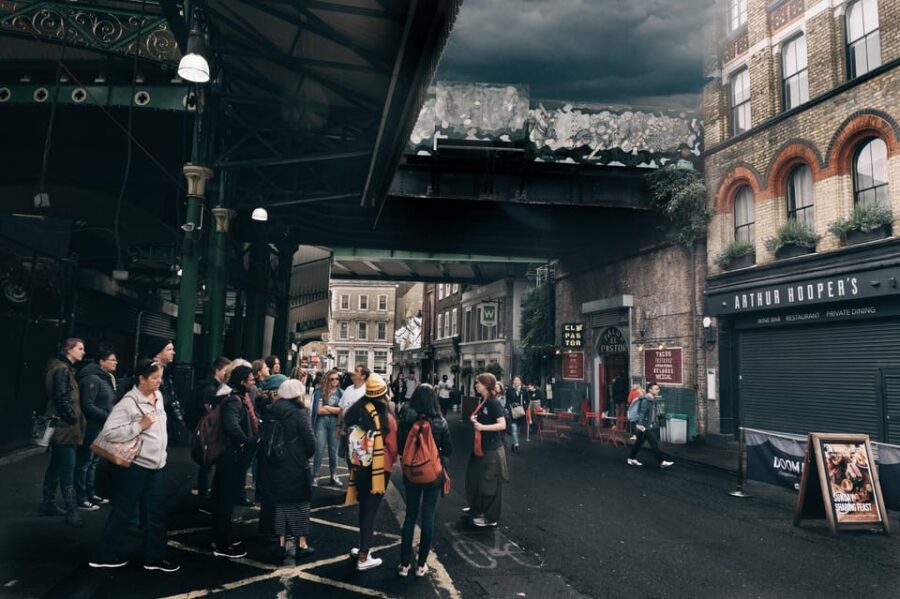 London: Harry Potter Walking Tour in German - The London Eye, Trafalgar Square, and the Final Push to Palace Theatre