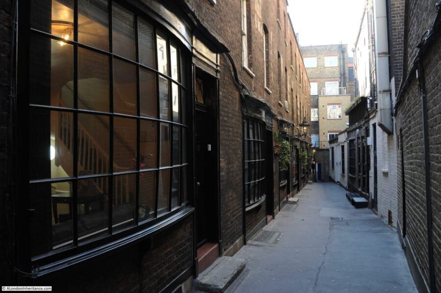 London: Harry Potter Walking Tour & the London Dungeons - Westminster and Southwark: turning London landmarks into story fuel