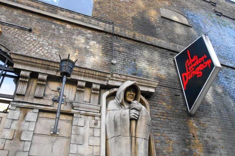 London: Harry Potter Walking Tour & the London Dungeons - London Bridge and the end-of-walk payoff (about 30 minutes)