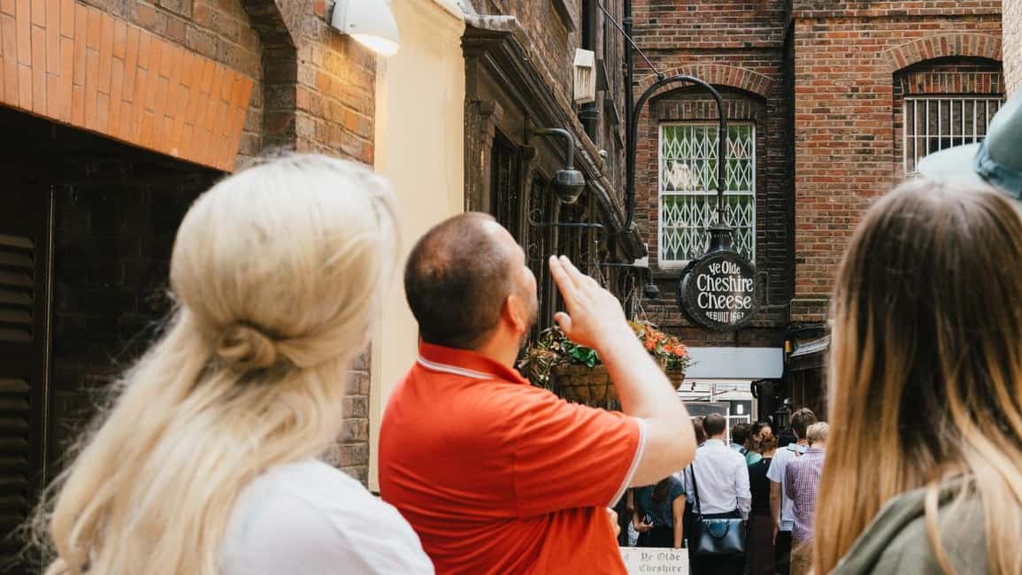 London: Historic City Walking Tour(& Rooftop Garden Access<em>) – St Bride’s and St Paul’s: seeing 1700s London as a lived stage’ /><br />
After the pub stop, the walk includes <strong>St Bride’s Church</strong> and then <strong>St Paul’s Cathedral</strong>. St Paul’s Cathedral is completed in the early 1700s, and the tour ties it to major events, including the funeral of <strong>Sir Winston Churchill</strong> and the wedding of <strong>Prince Charles</strong> and <strong>Lady Diana Spencer</strong>.</p>
<p><p>This is one of the best stops for first-time Londoners because it connects architecture to moments you already recognize. You’re not just looking at a famous building; you’re placing it into the timeline of national events.</p>
</p>
<p><p>If your schedule includes a lot of museums, St Paul’s can feel like a smart change of pace. You get scale, detail, and meaning in fewer steps than a full museum day. The only caution is that cathedral areas can mean more crowds and more time standing still for commentary.</p>
</p>
<h2 id="the-bank-of-england-the-royal-exchange-and-the-great-fire-story">The Bank of England, the Royal Exchange, and the Great Fire story</h2>
<p><img width="432" height="650" decoding="async" src=