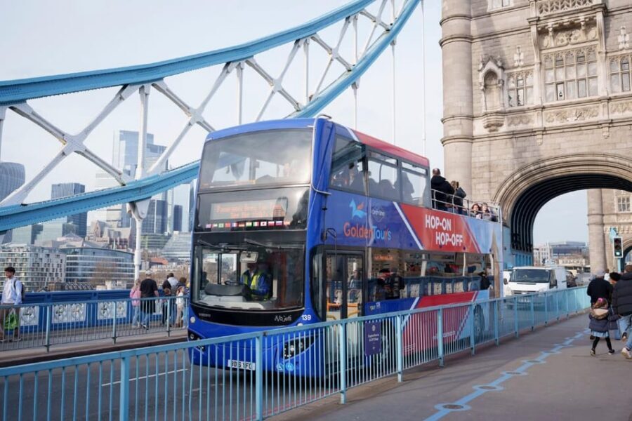 London: Hop-on Hop-off Bus Tour and Madame Tussauds Ticket - One Ticket for Buses, Wax, and the Thames