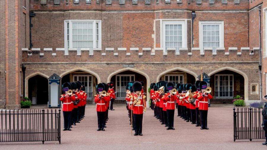 London: Hop-On Hop-Off Pass with Thames River Cruise 24 Hrs - The Landmarks Tour loop: Big Ben to the Tower of London, with top-deck views