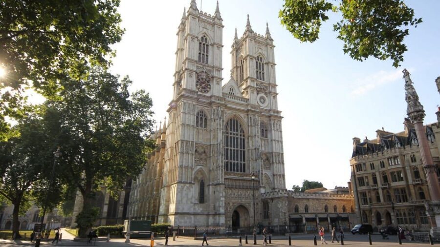 London In One Day Private tour with separate Tour Guide - St Paul’s Cathedral: plan for closures, then enjoy the inside time