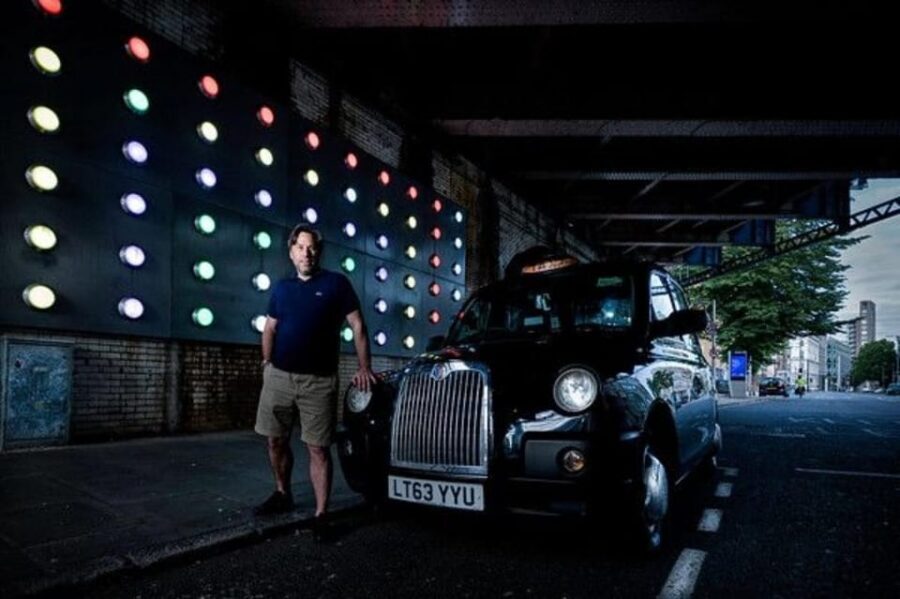 London: Instagram Photos Black Cab Tour with Hotel Pick Up - Private Group Comfort: 1–6 People, Wheelchair Accessible, No Traffic Stress