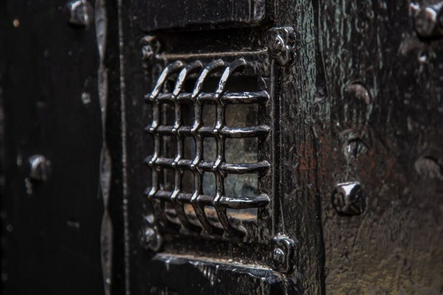 London: Jack The Ripper and Sherlock Holmes Bus Tour - How the night tour is paced: coach first, then walking the East End