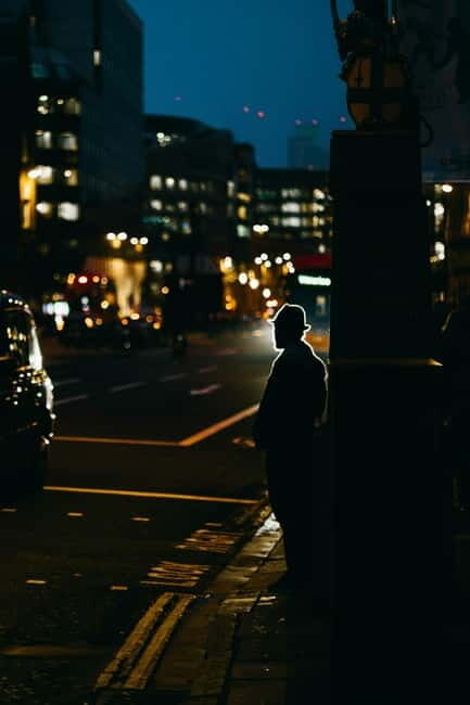 London: Jack the Ripper Tour and Underground Prison in Spanish - Meeting at St Botolph without Aldgate: Get Oriented Fast