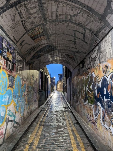 London: Jack the Ripper Tour in Spanish - Why the Archival Photos and Case Replicas Matter