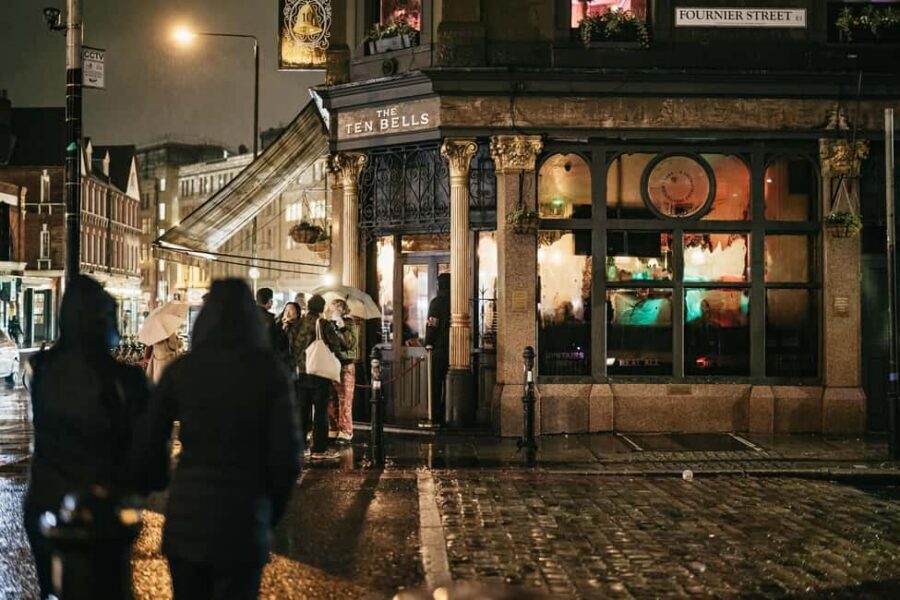 London: Jack the Ripper Tour - Your Ripperologist guide and the suspect-card game