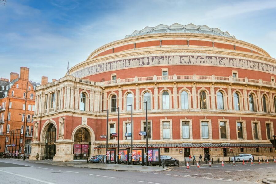 London: Kensington and Chelsea Guided Walking Tour - Victoria and Albert Museum: why the museum district is more than sightseeing