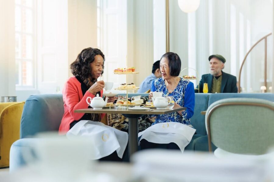 London: Kensington Palace Tour, Guard Change & Afternoon Tea - The Mall walk: royal buildings you can spot fast