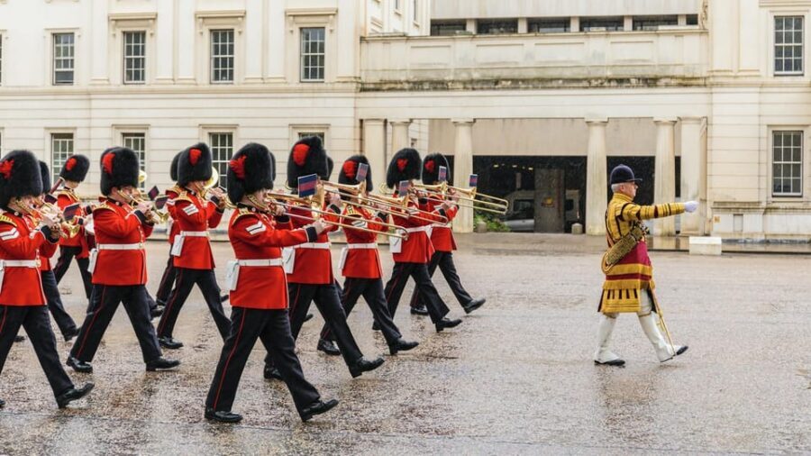London: Kensington Palace Tour, Guard Change & Afternoon Tea - Hyde Park and Kensington Gardens: landmarks with real meaning