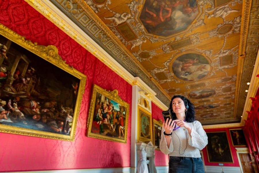 London: Kensington Palace Tour, Guard Change & Afternoon Tea - Buckingham Palace and the Changing of the Guard ceremony