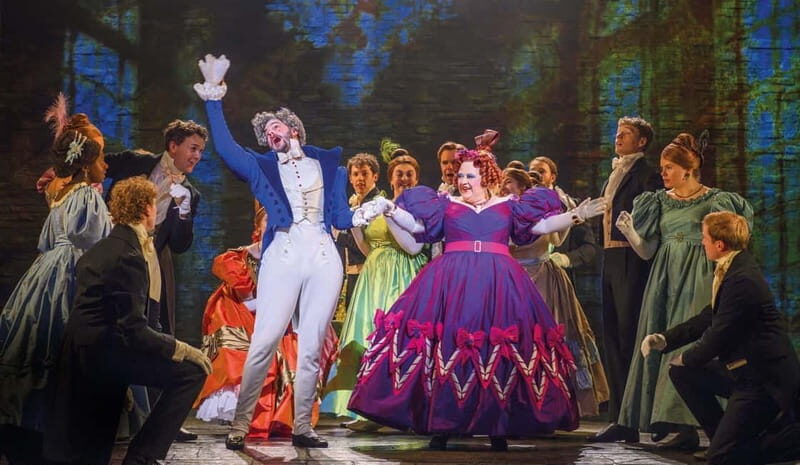 London: Les Misérables and 3-Course Meal & Sparkling Wine - The Short Stroll to the Sondheim Theatre (No Marathon Required)