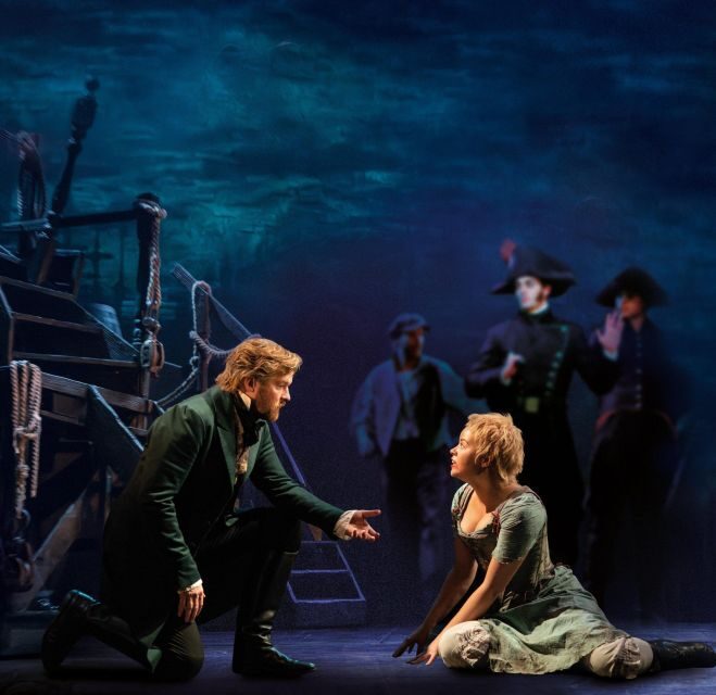 London: Les Misérables and 3-Course Meal & Sparkling Wine - What You’ll See in the Show (And Why the Music Hits)