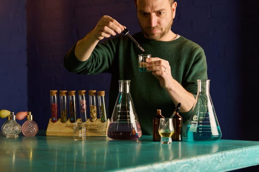 London: Make Your Own Gin Workshop with Take-home Bottle - The short orientation: how you go from gin basics to flavor choices