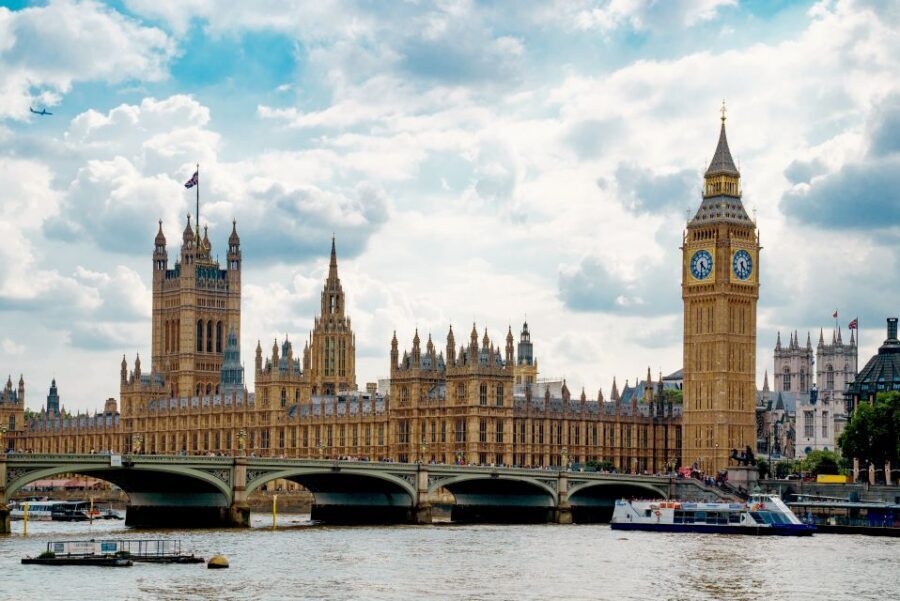 London Must-See 3 Hours Walking Tour - How Andrés makes it feel like a real local walk