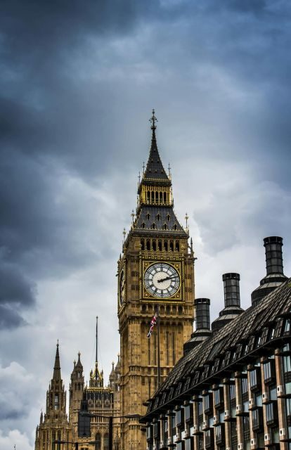 London Must-See Attractions Walking Tour with a Guide - Leicester Square, Piccadilly Circus, and the gear-changing energy of Central London