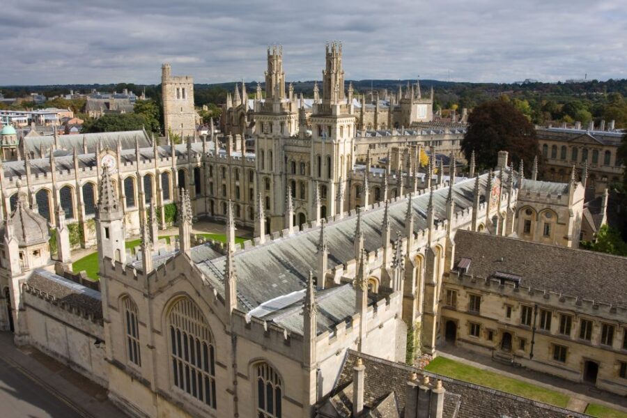 London: Oxford, Stratford, Cotswolds, and Warwick Day Trip - Guides and Drivers: What Makes This Day Feel Easy