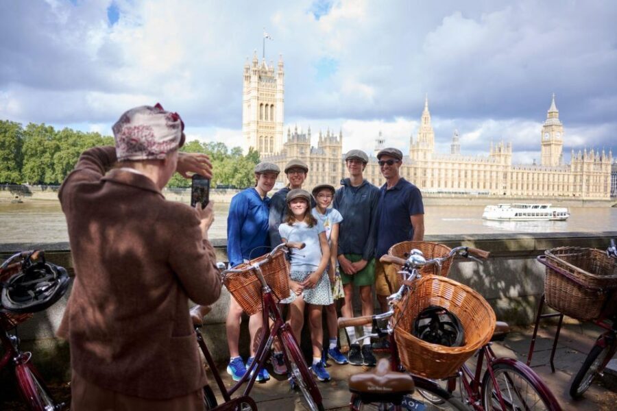 London: Private Family Guided Bike Tour with Childseats - Snacking, bathrooms, and how the breaks keep kids happy