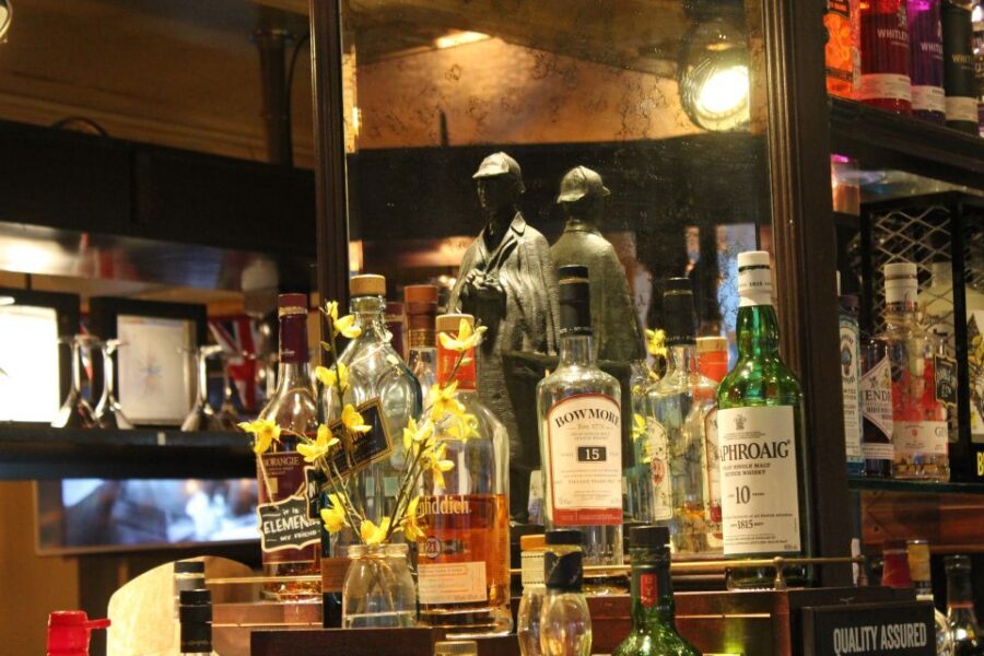 London: Private Pub Tour - Entering The Pub World From Embankment Station