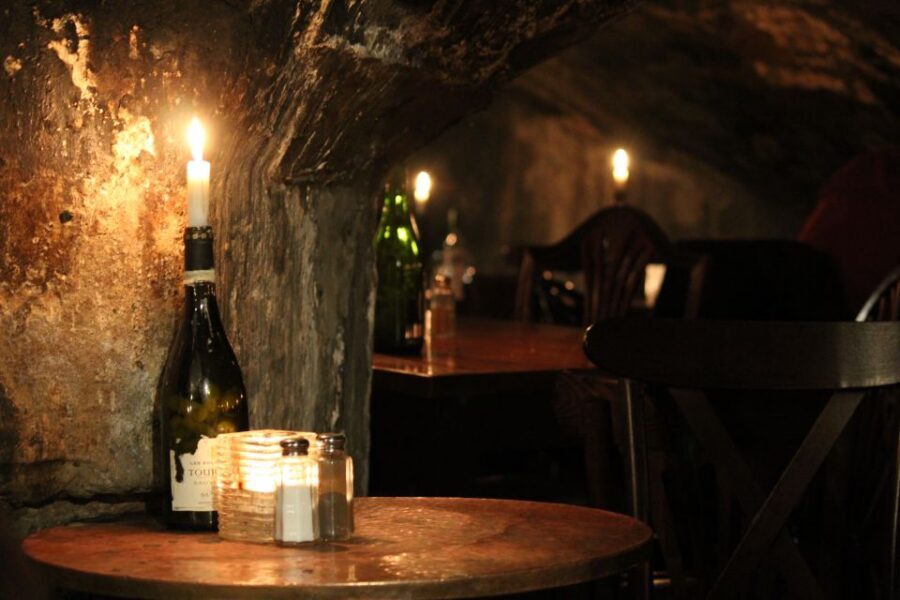 London: Private Pub Tour - Finishing at London’s Oldest Wine Bar