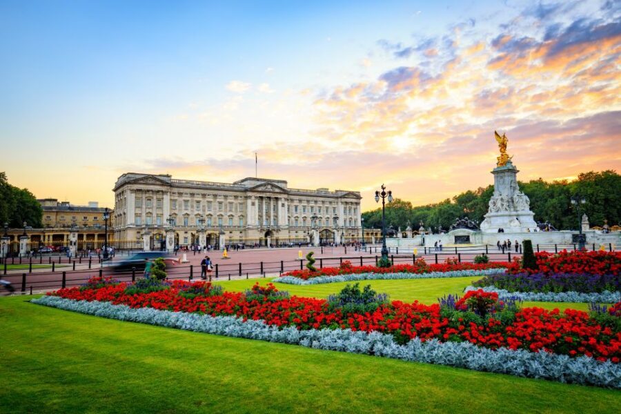 London: Private Royal Tour with Changing of the Guard - Westminster Abbey, Parliament Square, Big Ben, Trafalgar Square: what the stops add up to