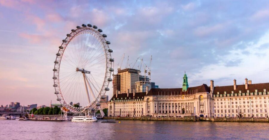 London: Private Walking Tour in Spanish - Clink Prison Museum, Southwark, and the skyline push toward London Bridge