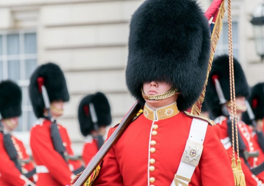 London: Private Walking Tour in Spanish - Meeting point and pacing: what to plan for before you start