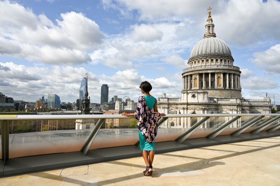 London: Professional Private Photoshoot and Edited Photos - Stop 3: Tower Bridge with walking and landmark frames
