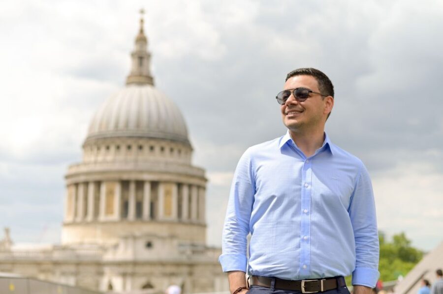London: Professional Private Photoshoot and Edited Photos - The pose coaching is the secret sauce (and David is proof)