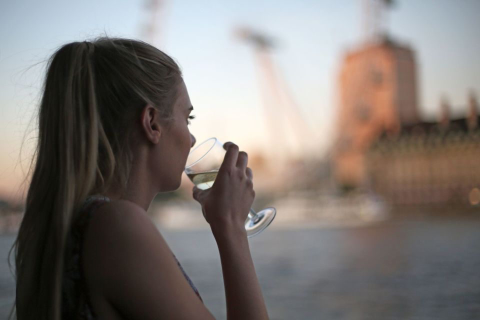 London: River Thames Evening Cruise with Bubbly and Canapés - Practical tips for photos, comfort, and timing