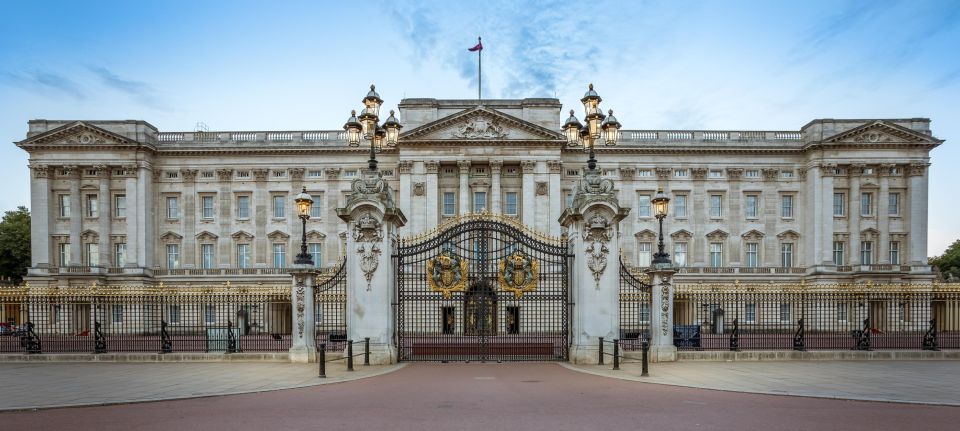 London Royal Tour - Buckingham Palace Entry - 12 guests 2,5h - What makes it good value at about $186 per person