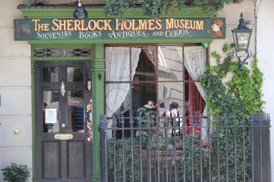 London: Sherlock Holmes Guided City Walking Tour - Price and value: what $242 per group buys you