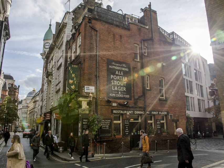 London Soho District - Guided Walking Tour 12 guests 2,5h - Piccadilly Circus to Golden Square: neon first, then the ideas behind the streets