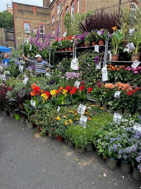 London: Sunday Markets Guided Walking Tour - Hackney City Farm: A Change of Pace Mid-Tour