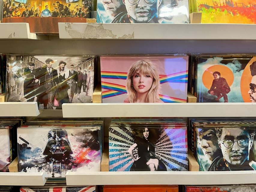 London: Taylor Swift in London Walking Tour - The 2-hour format: what your feet and ears will do