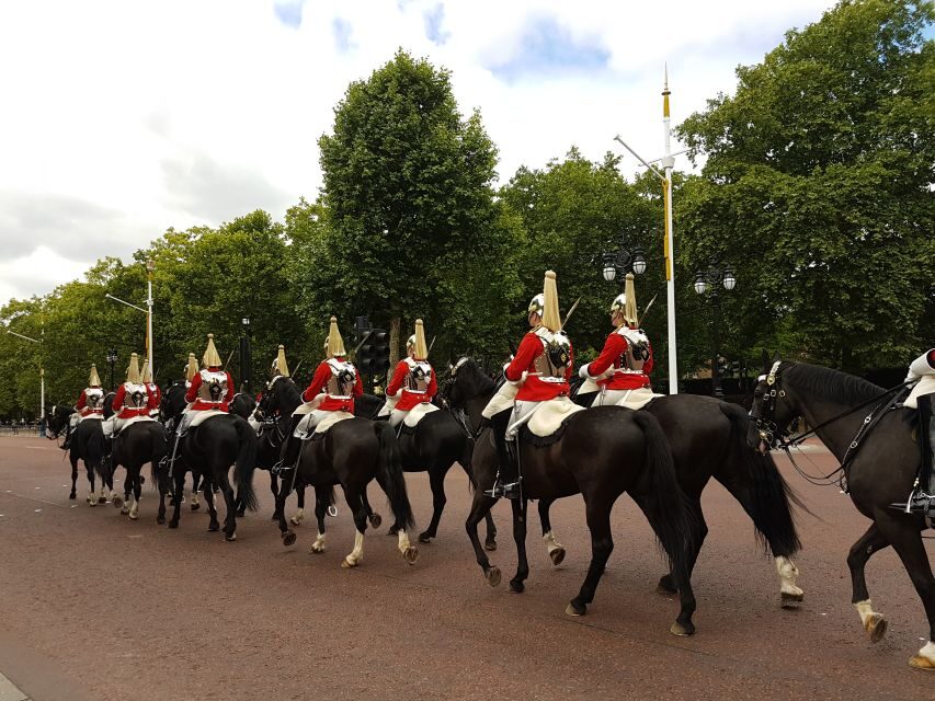 London: Top 30 Sights Tour and Sherlock Holmes Museum - From The Ritz to Buckingham Palace: Getting Westminster in the First 60 Minutes