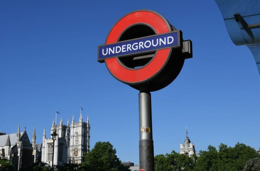 London: Top 30 Sights Tour and Sherlock Holmes Museum - Price and Pacing for a 4-Hour London Hit