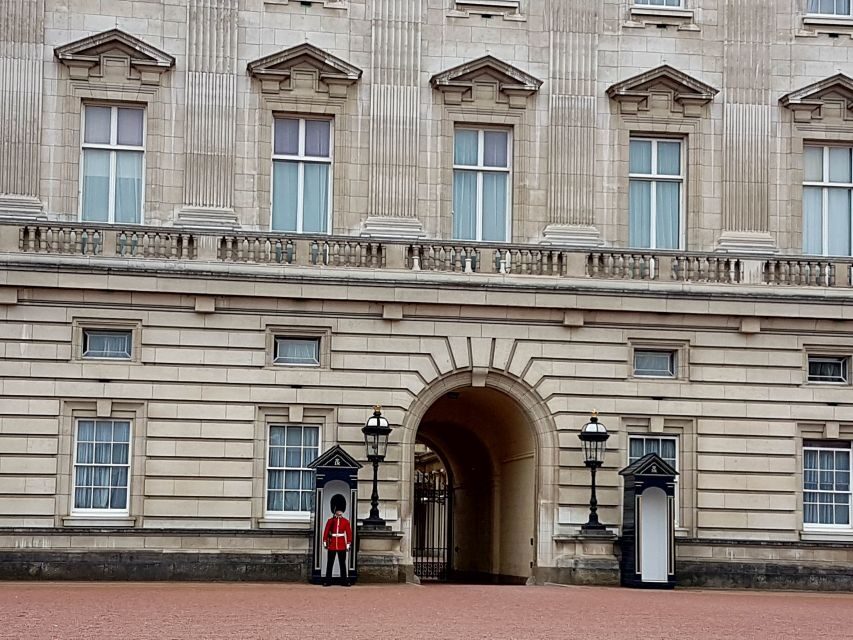 London: Top 30 Sights Walking Tour and London Eye Ride - Guides and pacing: the difference between facts and a real guide