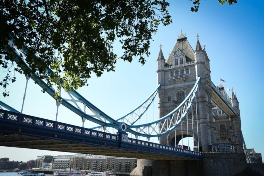 London: Top 30 Sights Walking Tour and Tower Bridge Exhibit - A metro moment and Southbank Centre: easing the pace