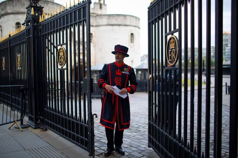 London: Tower of London After Hours Tour and Key Ceremony - What you can (and can’t) do on this tour: plan your Tower day