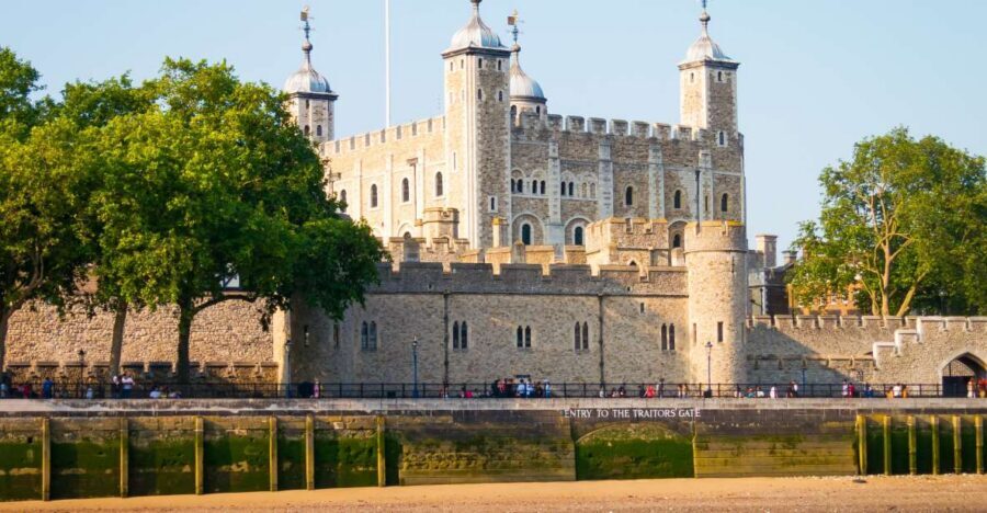 London: Tower of London Guided Tour with Crown Jewels Option - How the Tower of London tour works across the time options