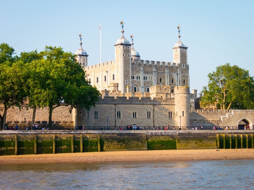 London: Tower of London Guided Tour with Crown Jewels Option - Crown Jewels at the Jewel House: what you see and why timing matters
