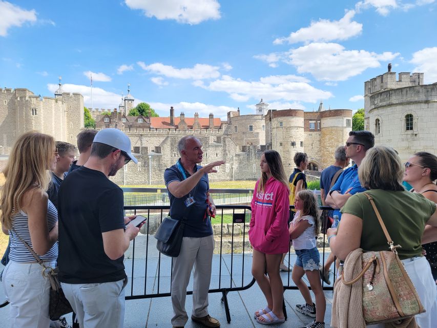 London: Tower of London Tour with Crown Jewels & Beefeaters - Key things you’ll notice on this Tower tour